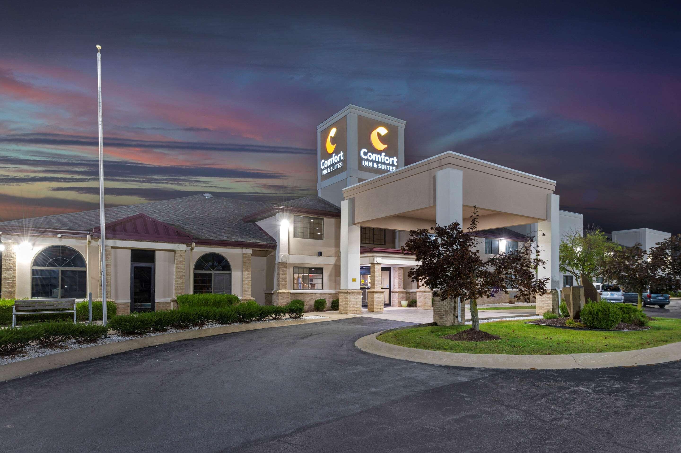 Comfort Inn & Suites Napoleon Exterior photo