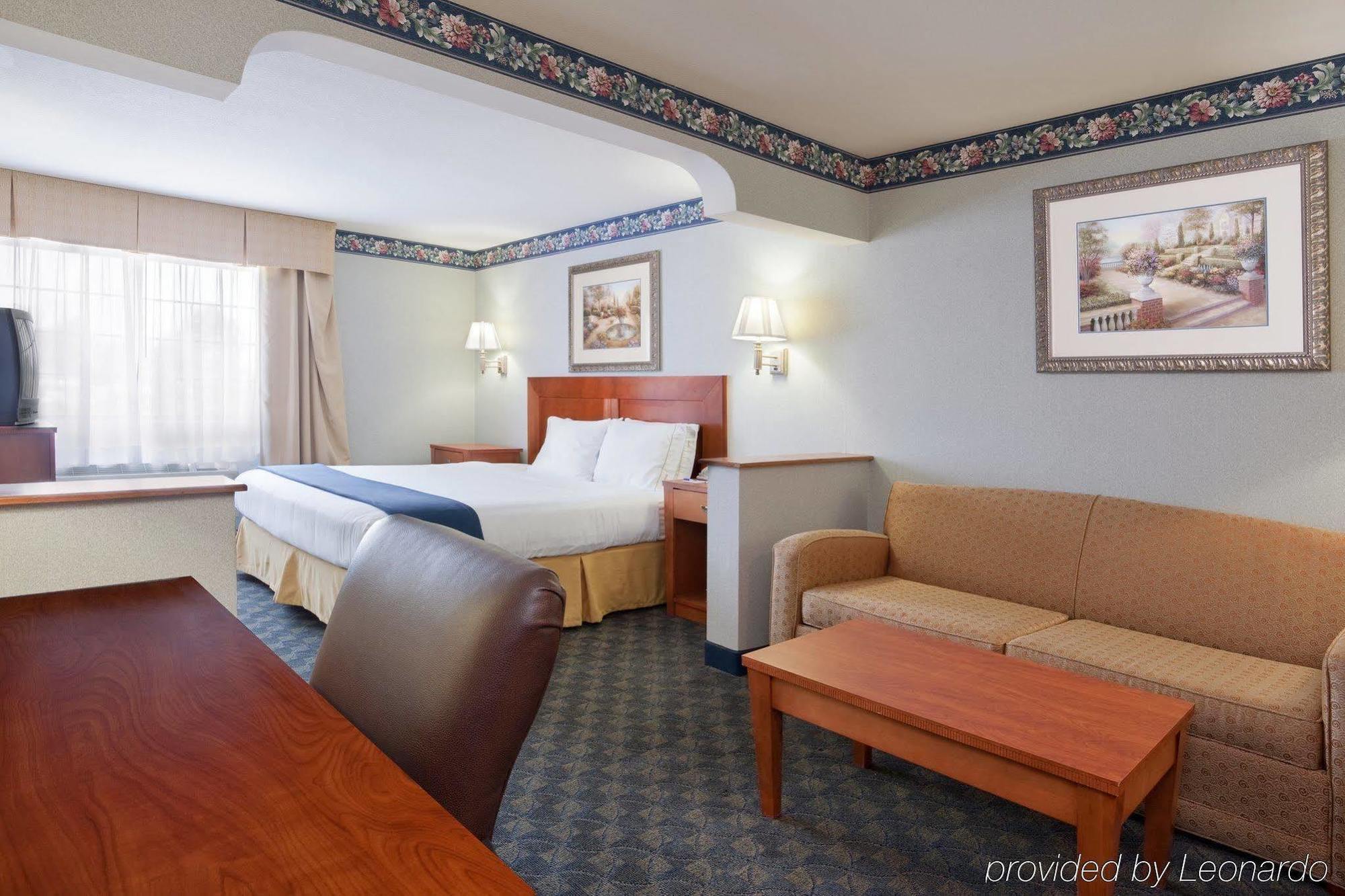 Comfort Inn & Suites Napoleon Room photo